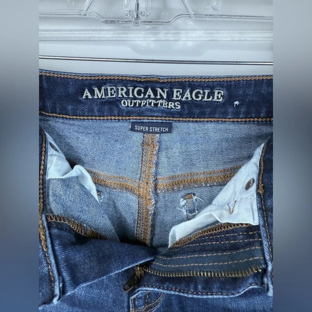 American Eagle women’s super stretch hi-rise cut off dark denim shorts. Size 00 - Picture 3 of 5